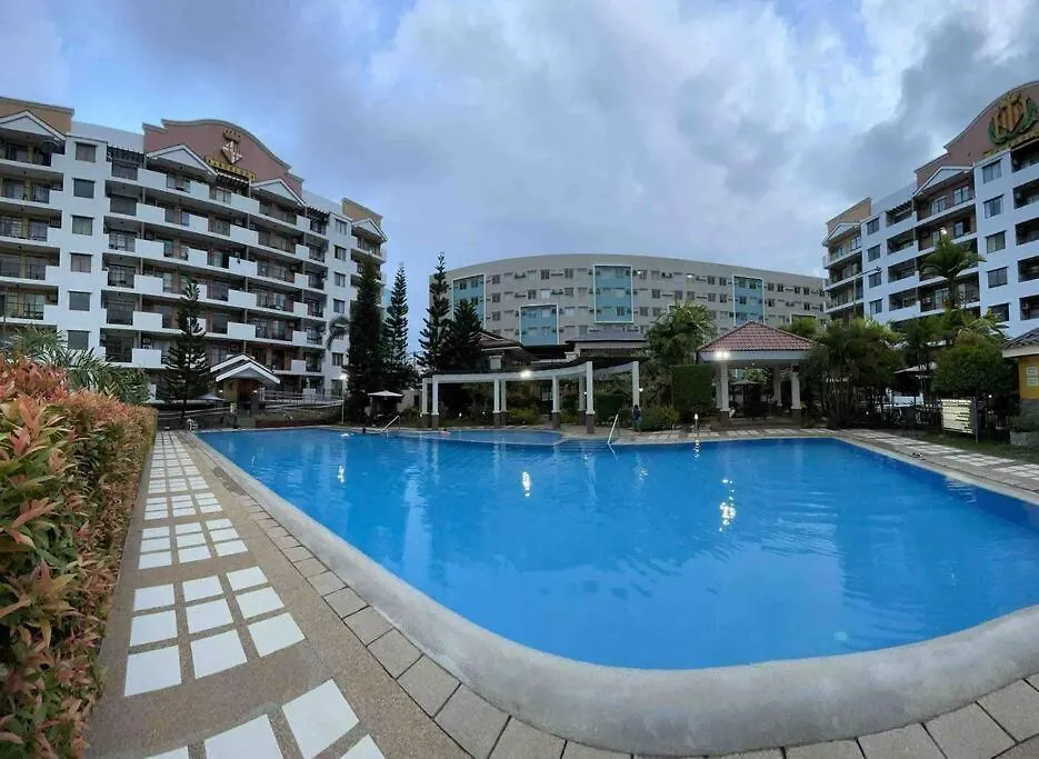 Appartement Family Suite Furnished Facing Pool Davao City