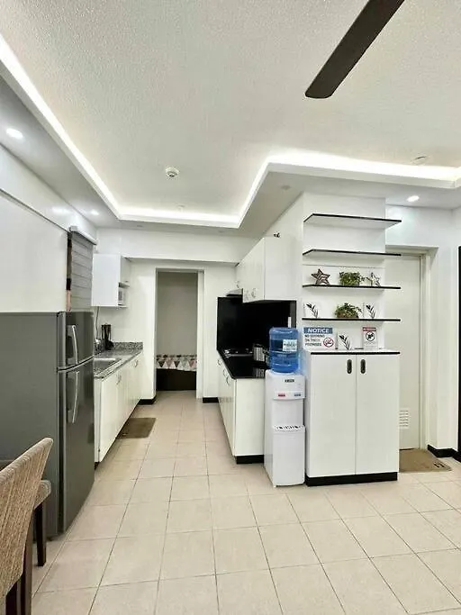 Family Suite Furnished Facing Pool Davao City Appartement
