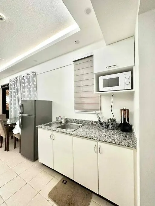 Family Suite Furnished Facing Pool Davao City 0*,