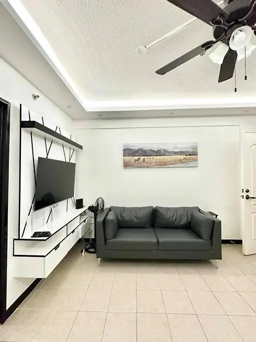 Appartement Family Suite Furnished Facing Pool Davao City